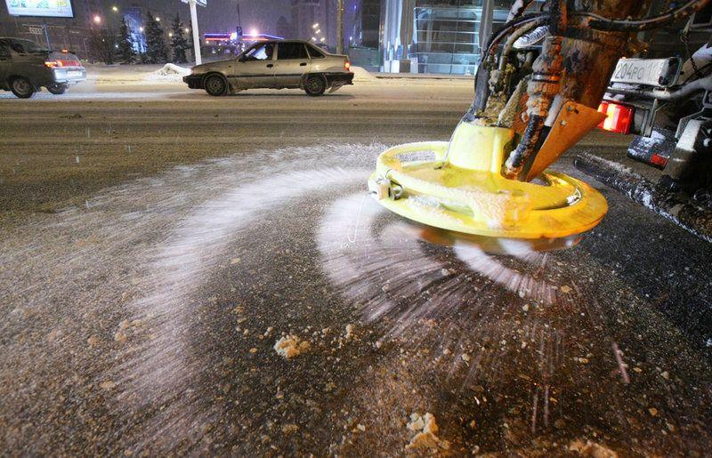Основные магистрали в Нижнем Новгороде из-за снегопада обработаны противогололедными материалами